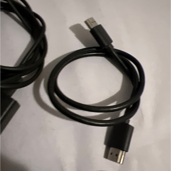 Roku Express Streaming Player Hub 3930x W/ Remote And cables White - Picture 3 of 7